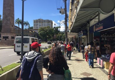 Vagas temporárias de final de ano tem melhor expectativa em 10 anos e 3 mil postos devem ser abertos em Petrópolis