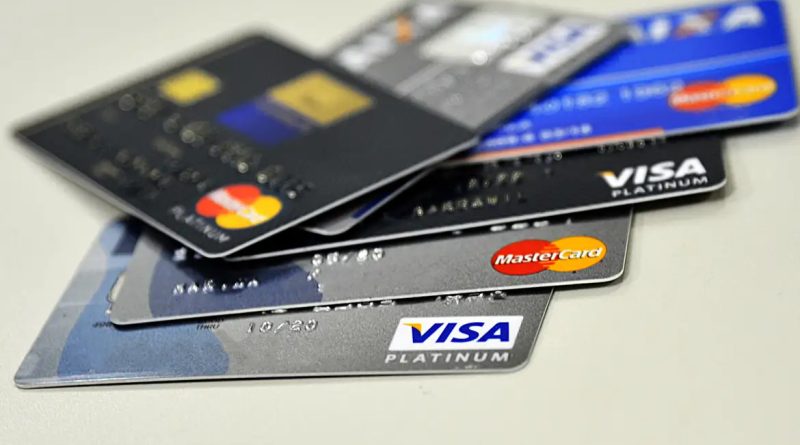 Pesquisa mostra que 29% dos consumidores fizeram compras no nome de terceiros