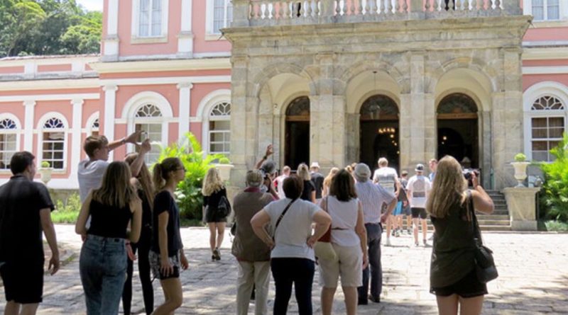 Alta temporada injeta R$ 180 milhões na economia de Petrópolis e aquece comércio, hotelaria e gastronomia