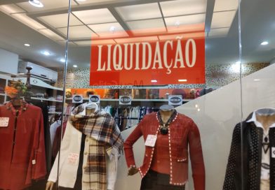 Liquidação de Inverno aquece comércio em Petrópolis com descontos de até 70%