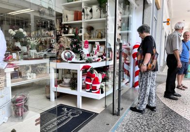 Metade do 13° salário vai para compras, aponta pesquisa do comércio